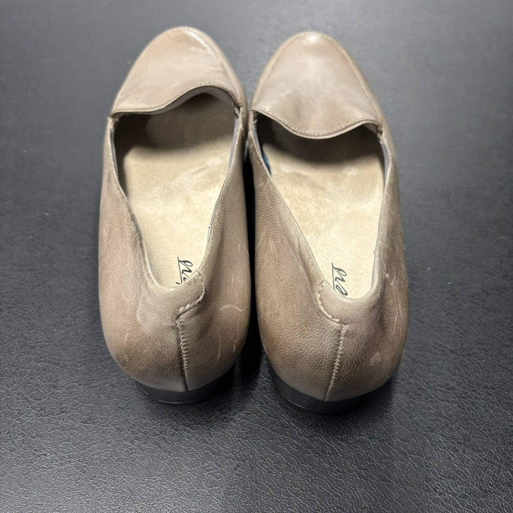 Trotters Shoes Womens 9.5‎ N Beige Leather Slip-on Casual - Picture 5 of 7